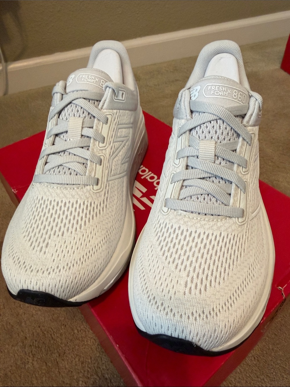 New Balance Women’s Size 7.5 Fresh Foam 860 Running Shoes - Light Grey/Grey